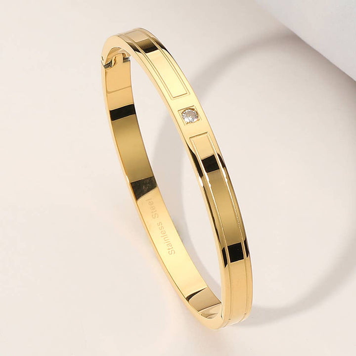 Stone Pointed Hinged Bangle Bracelet: Yellow Gold