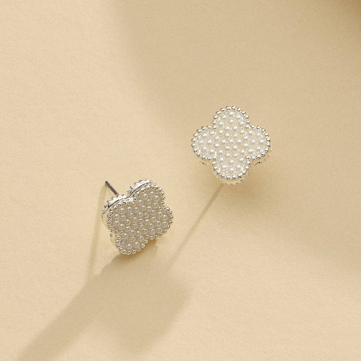 Elegant Pearl Quatrefoil Shape Stud Earrings: Gold / One / 5SE31279