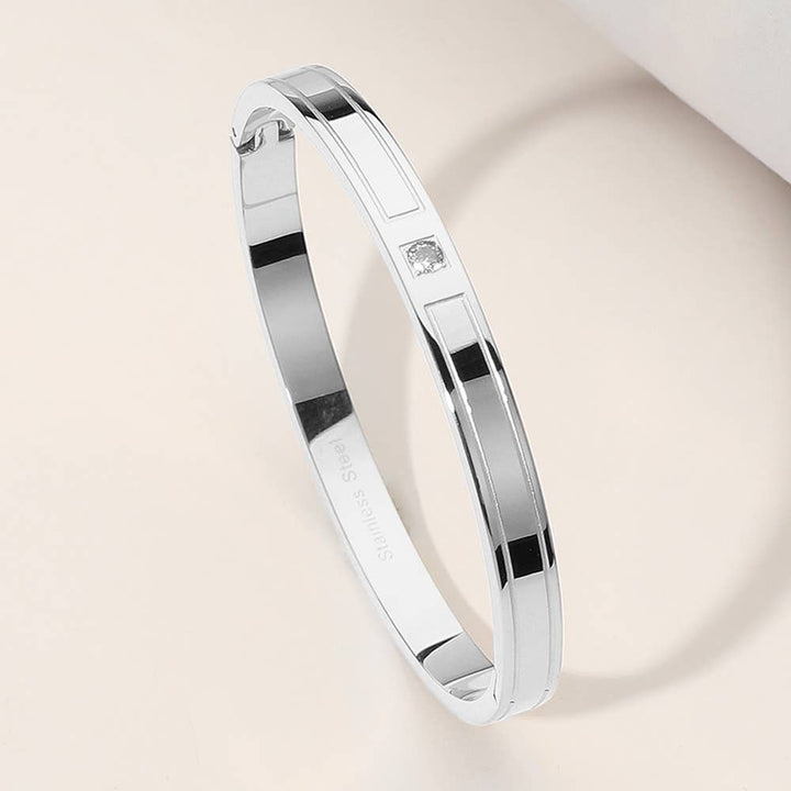 Stone Pointed Hinged Bangle Bracelet: Yellow Gold