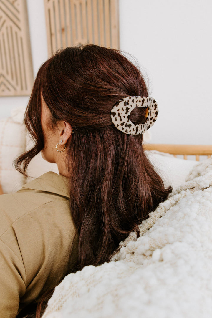 Large Round Flat Hair Clip-Blonde Tortoise