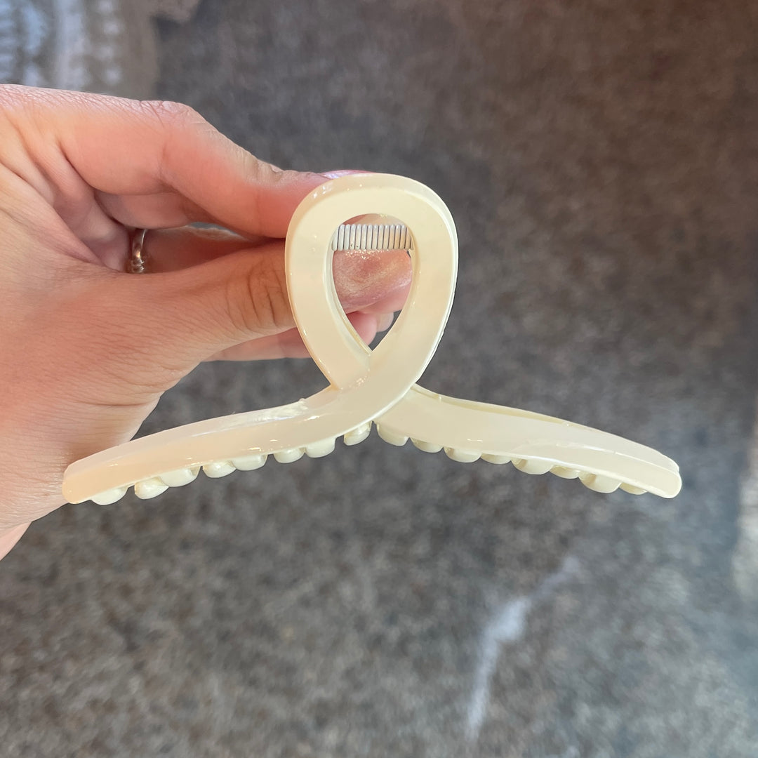 Cream Ribbon Loop Claw