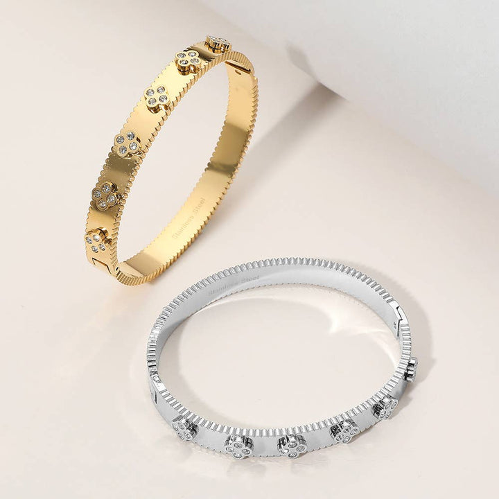 Quatrefoil Paved Hinged Bangle Bracelet: Yellow Gold