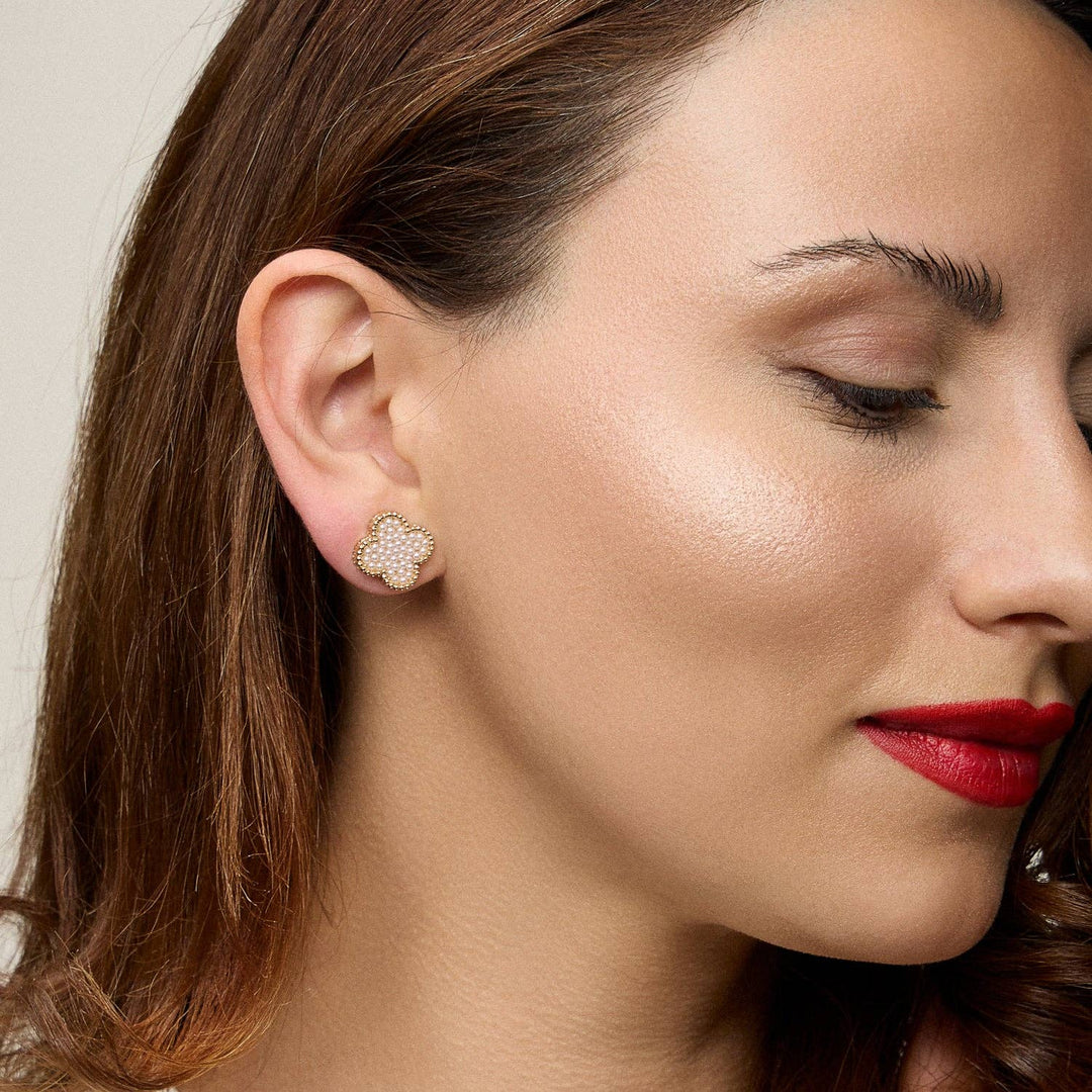 Elegant Pearl Quatrefoil Shape Stud Earrings: Gold / One / 5SE31279