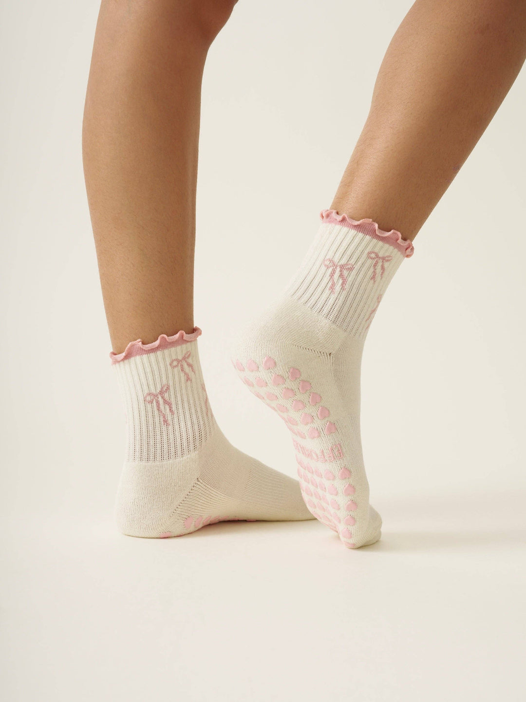 Bow Ruffle Grip Sock: Soft Pink