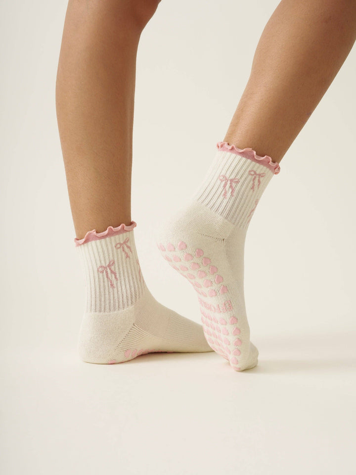 Bow Ruffle Grip Sock: Soft Pink